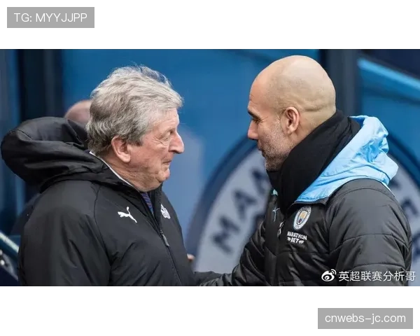 终场哨响，老帅霍奇森与水晶宫众将相拥庆祝保级成功